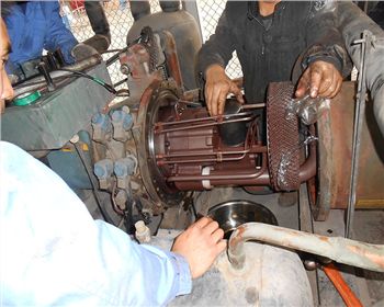 成都中央空調維修-螺桿機組（保養(yǎng)）